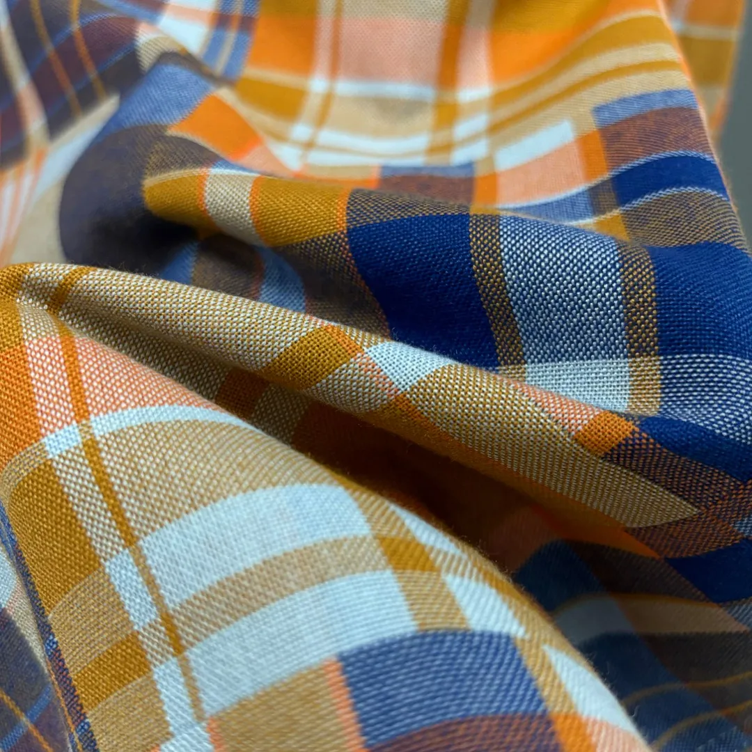 P280 Ralph Lauren/Ralph Lauren cotton plaid shirt is made of 100% pure cotton. The cotton fiber is naturally mild and non-irritating to the skin. It is suitable for people of all skin types. The high-density weaving method gives the fabric a crisp texture and is not easy to deform and pill. It can still maintain a neat shape after multiple washings. It is durable and has a loose fit. The upper body is three-dimensional and the lines are smooth and natural. From the shoulder line to the waist line and then to the hem, the line transition is smooth. There are no unnecessary folds or accumulations. The overall shape is neat and stretched. Size: S M L XL